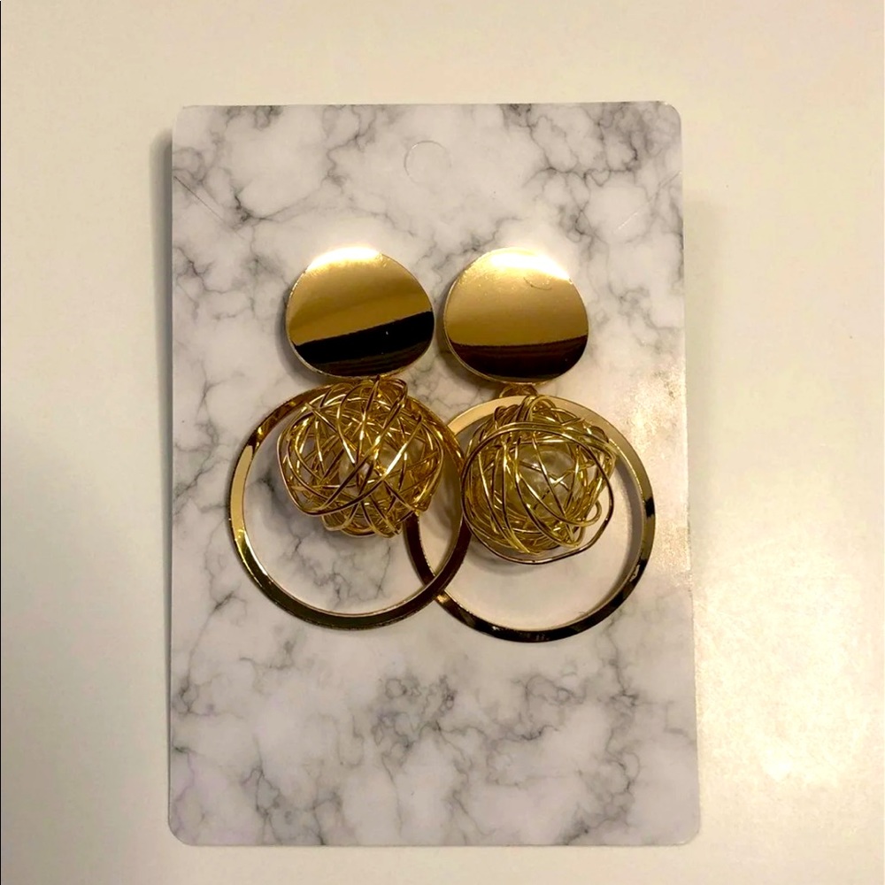 Gold circle hoop earrings